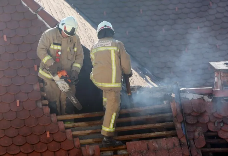 RAZNIO POLA ZGRADE: Ubio ženu sjekirom pa namjerno izazvao eksploziju plina