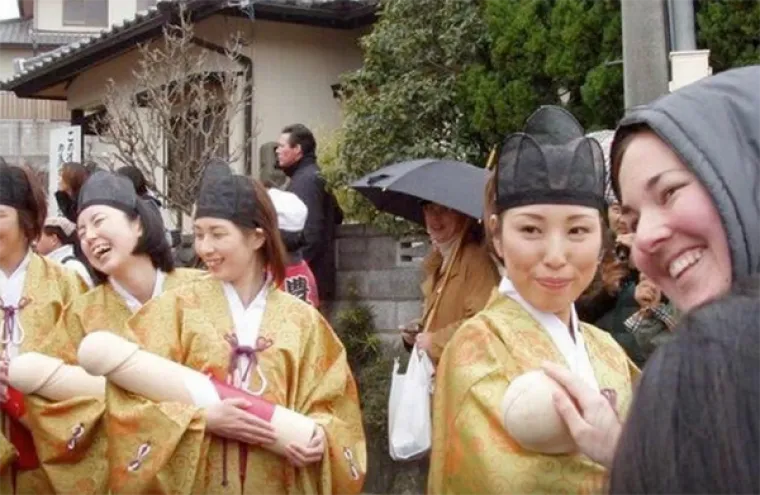 DOMOVINA NAJVEĆIH BIZARNOSTI I PERVERZIJA: Dobro do&scaron;li u Japan, poku&scaron;ajte ostati pribrani dok gledate fotogaleriju