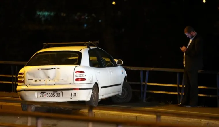 SUDAR NA MOSTU SLOBODE: Dva automobila udarila u ogradu, kolaps u prometu