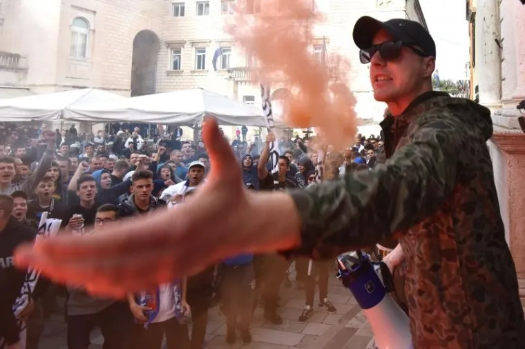 TORNADO PRODRMAO GRAD I POSLAO PORUKU: Ovako je izgledao prosvjed zadarskih navijača