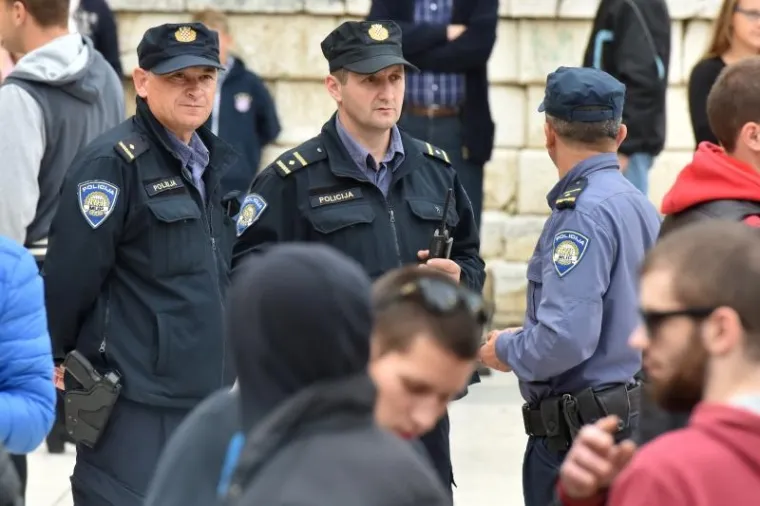 TORNADO PRODRMAO GRAD I POSLAO PORUKU: Ovako je izgledao prosvjed zadarskih navijača