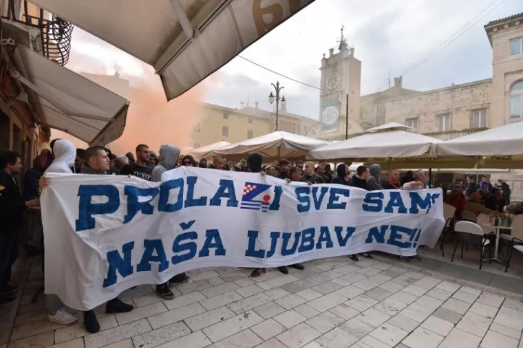 TORNADO PRODRMAO GRAD I POSLAO PORUKU: Ovako je izgledao prosvjed zadarskih navijača