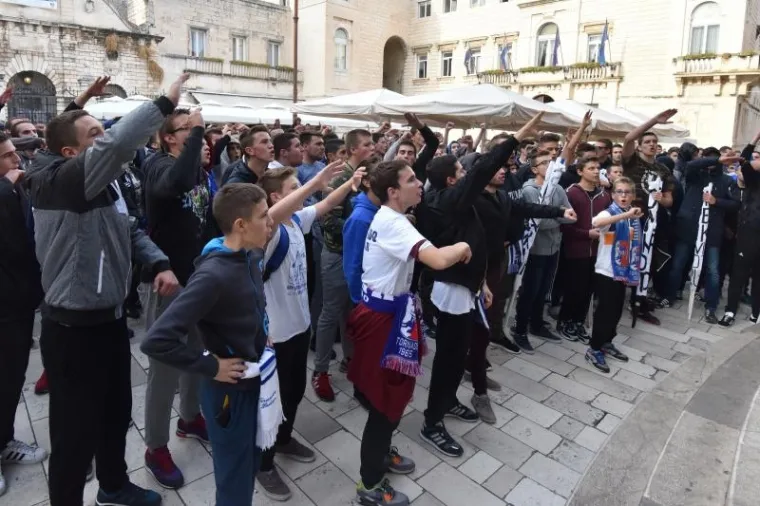 TORNADO PRODRMAO GRAD I POSLAO PORUKU: Ovako je izgledao prosvjed zadarskih navijača