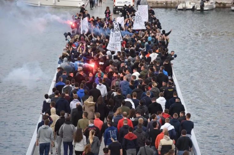 TORNADO PRODRMAO GRAD I POSLAO PORUKU: Ovako je izgledao prosvjed zadarskih navijača