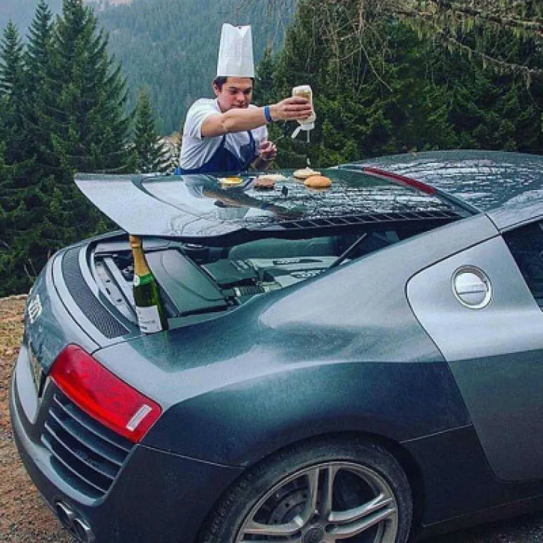 BOGATI KLINCI VI&Scaron;E NE ŽELE DIJELITI SLIKE SA SIROMASIMA: Ako nemate oko 8.000 kuna, li&scaron;it će vas svojih slika