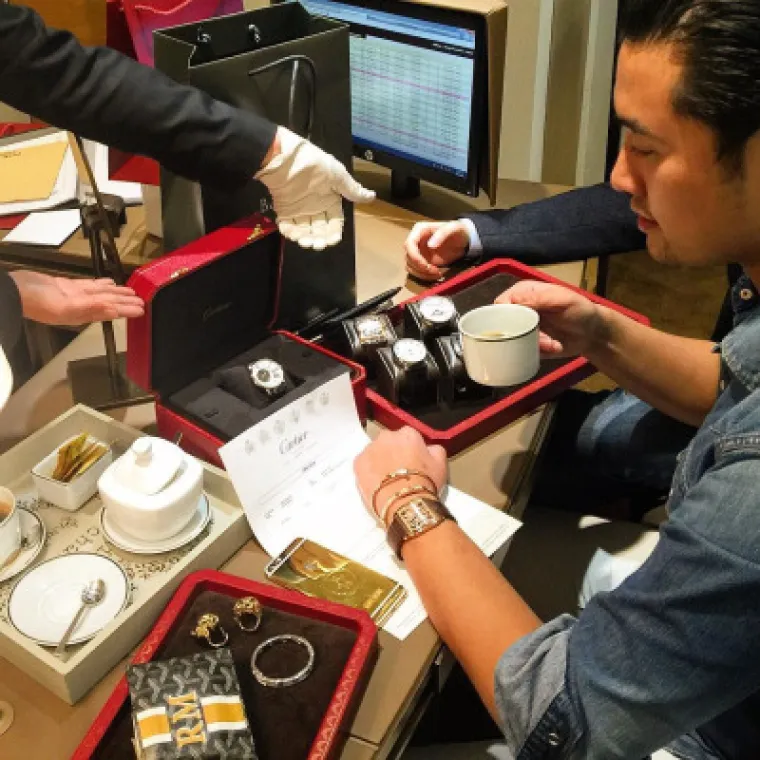 BOGATI KLINCI VI&Scaron;E NE ŽELE DIJELITI SLIKE SA SIROMASIMA: Ako nemate oko 8.000 kuna, li&scaron;it će vas svojih slika