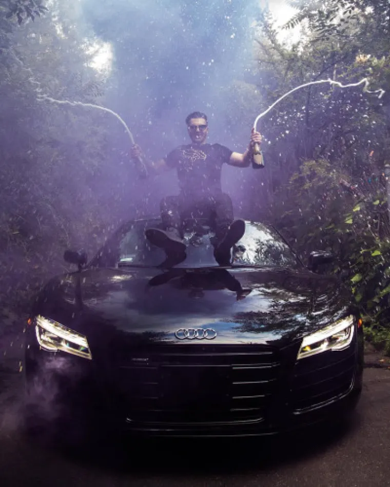 BOGATI KLINCI VI&Scaron;E NE ŽELE DIJELITI SLIKE SA SIROMASIMA: Ako nemate oko 8.000 kuna, li&scaron;it će vas svojih slika