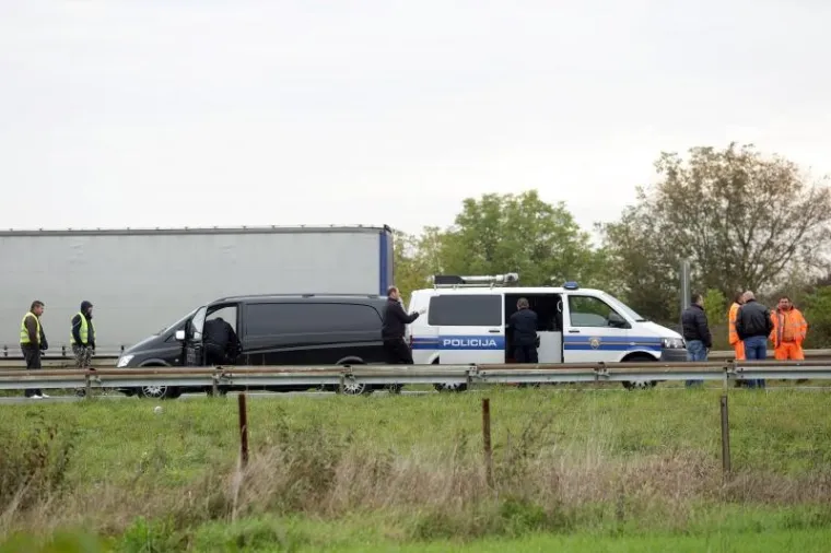 Policija obavlja očevid nakon teške prometne nesreće na Zagrebačkoj obilaznici.