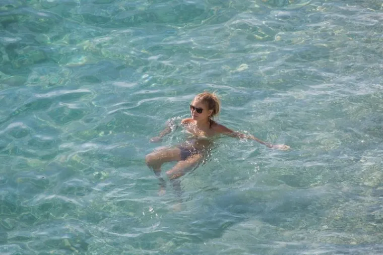 Naime, u Dubrovniku je bilo toliko toplo da se moglo kupati.