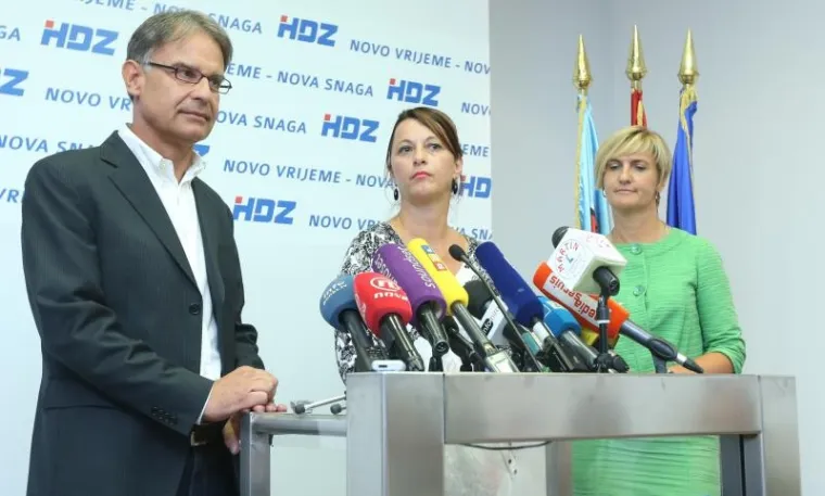 Gari Capelli, predložen za ministra turizma, rođen je 1961. na Malom Lošinju. Završio je riječki Pomorski fakultet-inženjer pomorskog prometa, a od 2005. do danas je gradonačelnik Malog Lošinja. Bio je zastupnik HDZ-a u Hrvatskom saboru. Predsjednik je Odbora za turizam HDZ-a.