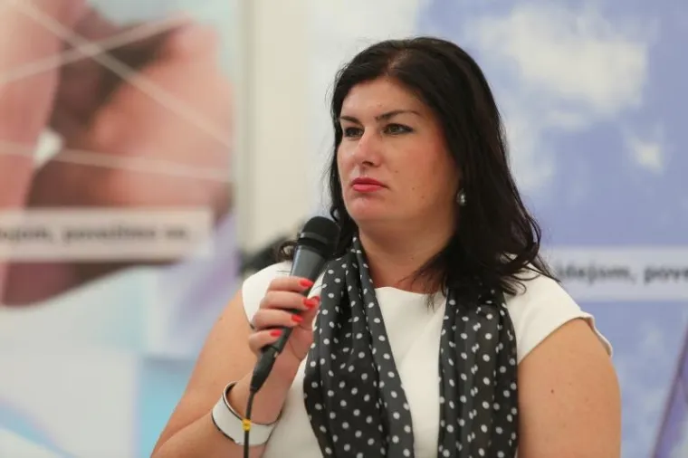 Gabrijela Žalac, rođena 1979. u Vinkovcima, predložena je za ministricu regionalnog razvoja i fondova EU. Diplomitrala je na osječkom Ekonomskom fakultetu gdje je zavr&scaron;ila i poslijediplomski doktorski studij menadžmenta. Dolazi s dužnosti direktorice Agencije za razvoj Vukovarsko-srijemske županije Hrast.