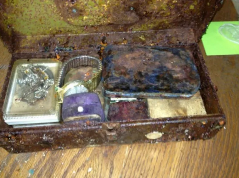 No, ugodno se iznenadio jer je bila puna nakita.