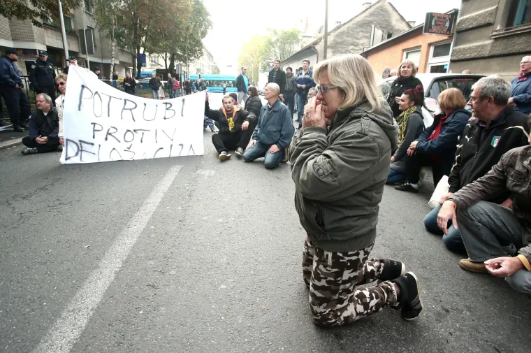 Policija na deložaciji u Zagrebu nasilno odvukla aktiviste i saborske zastupnike Živog zida