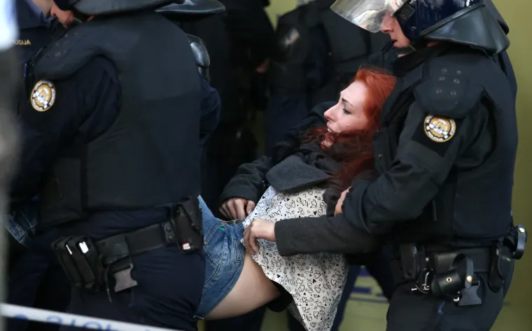 Policija na deložaciji u Zagrebu nasilno odvukla aktiviste i saborske zastupnike Živog zida