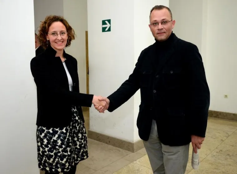 Primopredaja dužnosti u Ministarstvu kulture u Runjaninovoj ulici. Ministar Zlatko Hasanbegović predao je ministarstvo novoj ministrici Nini Obuljen Koržinek.