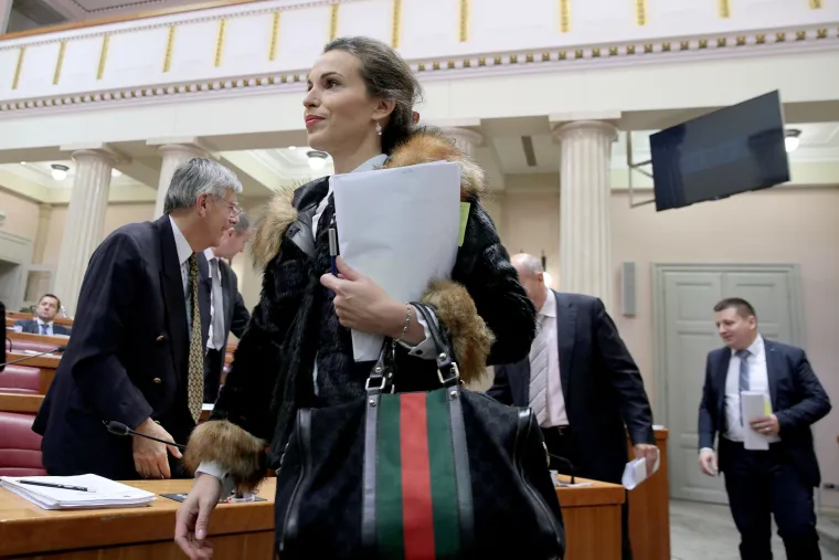 Crno-bijele kombinacije i Gucci torba: saborske zastupnice plijenile pažnju svojim modnim odabirima