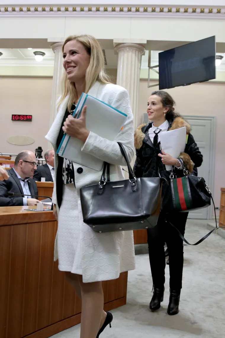 Crno-bijele kombinacije i Gucci torba: saborske zastupnice plijenile pažnju svojim modnim odabirima
