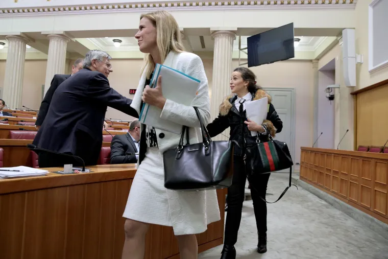 Crno-bijele kombinacije i Gucci torba: saborske zastupnice plijenile pažnju svojim modnim odabirima