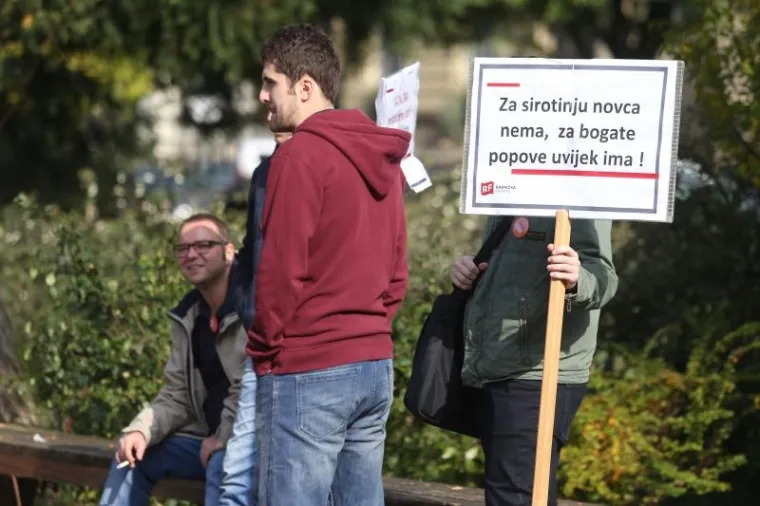 PROSVJED ZA RASKID VATIKANSKIH UGOVORA: Stotinjak okupljenih poručilo: 'Ako vjeruješ, plati pretplatu!'