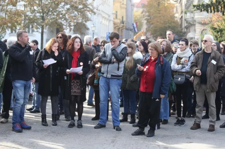 PROSVJED ZA RASKID VATIKANSKIH UGOVORA: Stotinjak okupljenih poručilo: 'Ako vjeruje&scaron;, plati pretplatu!'