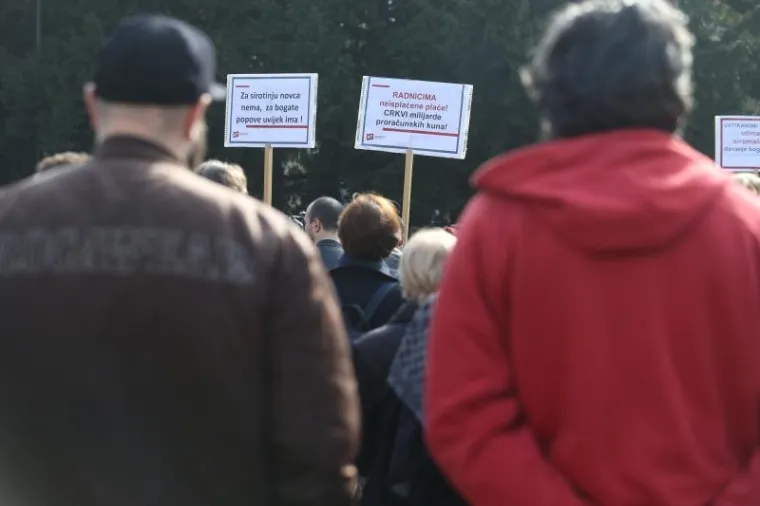 PROSVJED ZA RASKID VATIKANSKIH UGOVORA: Stotinjak okupljenih poručilo: 'Ako vjeruje&scaron;, plati pretplatu!'