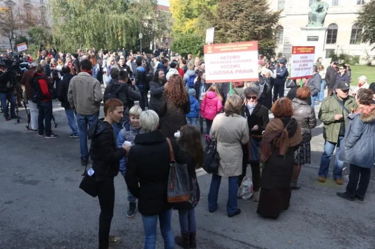 PROSVJED ZA RASKID VATIKANSKIH UGOVORA: Stotinjak okupljenih poručilo: 'Ako vjeruje&scaron;, plati pretplatu!'