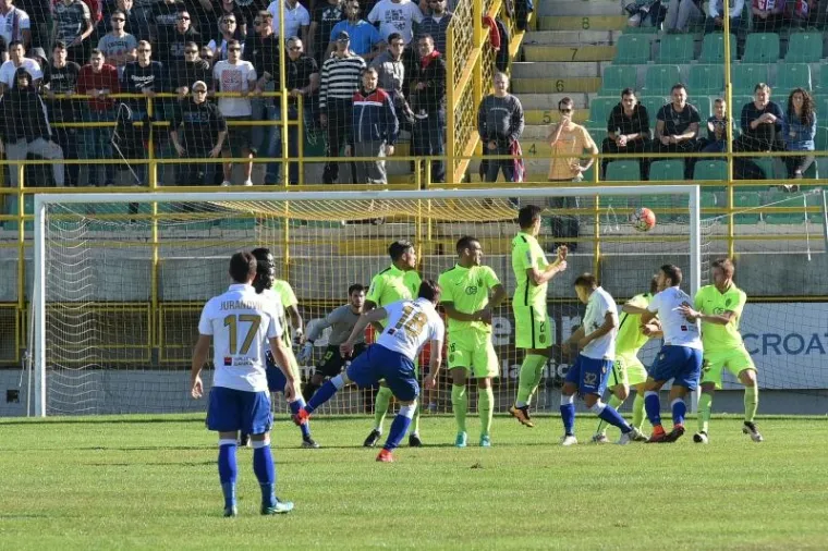 HAJDUK BEZ BODOVA NA ALDO DROSINI: Torcida se nervirala zbog svojih ljubimaca