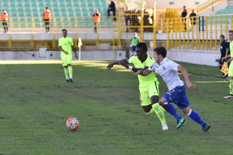 HAJDUK BEZ BODOVA NA ALDO DROSINI: Torcida se nervirala zbog svojih ljubimaca