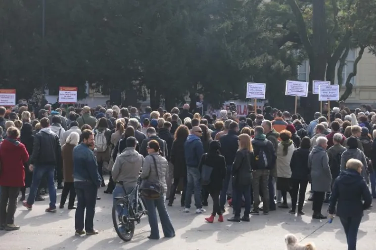 Prosvjed za raskid Vatikanskih ugovora: 'Zbog Crkve je danas vjernike sram priznati da su vjernici'