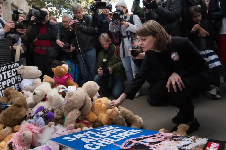 Carey Mulligan ostavila pli&scaron;anu igračku i pridružila se prosvjedima za kraj rata u Siriji