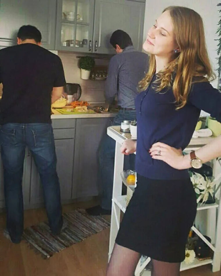 U nekim odnosima je posve jasno tko vodi glavnu riječ. Bilo da se radi o ljubavnim parovima, ljudima i životinjama ili drugim odnosima, na prizorima iz galerije vrlo je očito tko je glavni.