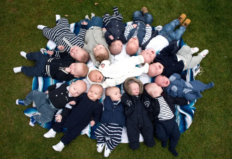 14 prijateljica u isto vrijeme su postale majke 14 dječaka