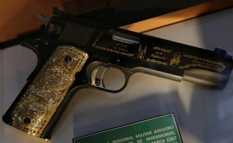 ZAŠTO MAFIJAŠI OBOŽAVAJU KIČ? Pogledajte samo njihove pištolje, stvarno šteta novaca