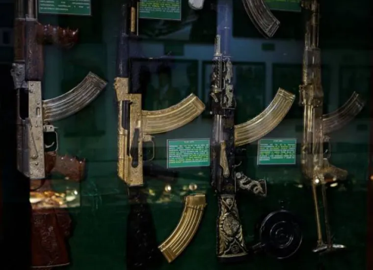 ZAŠTO MAFIJAŠI OBOŽAVAJU KIČ? Pogledajte samo njihove pištolje, stvarno šteta novaca