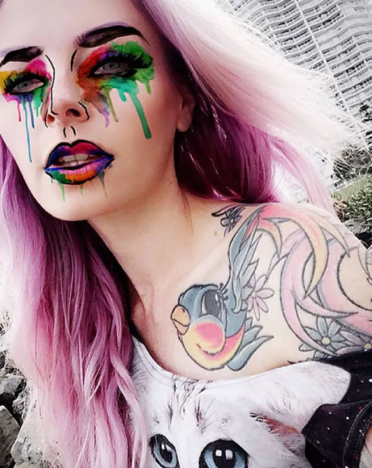 Sarah Mudle genijalna je make-up umjetnica koja na svojem Instagram profilu objavljuje nevjerojatne i jezive kreacije. Neke od njih možete pogledati u nastavku, ako ste dovoljno hrabri...