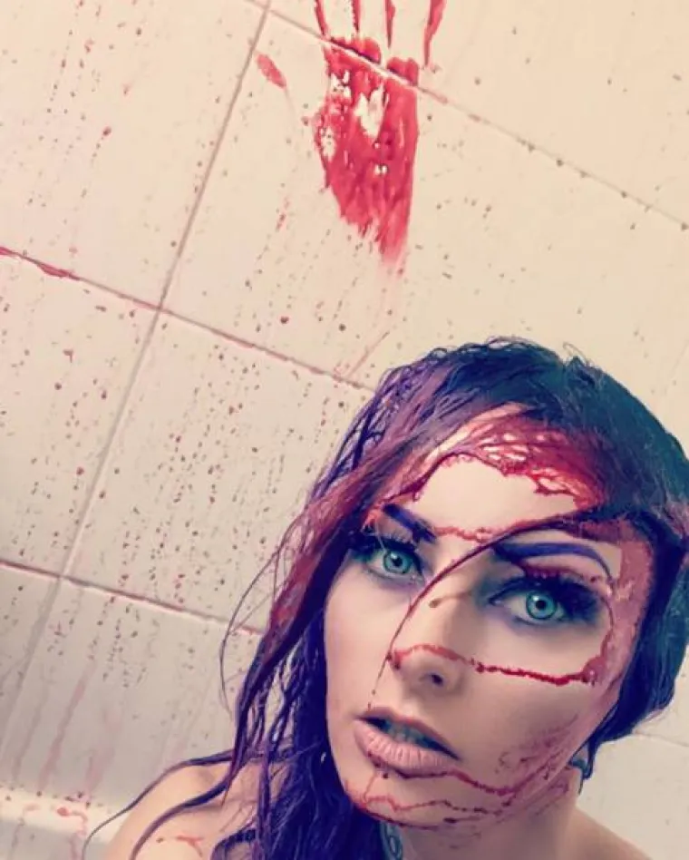 TAKO LIJEPA, A POZLIT ĆE VAM OD NJE! Ono &scaron;to radi sa &scaron;minkom ostavlja bez daha