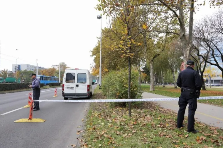 POLICIJA PRETRAŽUJE KOMBI NA VUKOVARSKOJ: Povezan s kriminalnim radnjama?