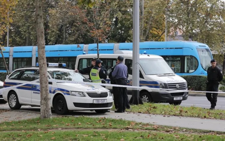 POLICIJA PRETRAŽUJE KOMBI NA VUKOVARSKOJ: Povezan s kriminalnim radnjama?