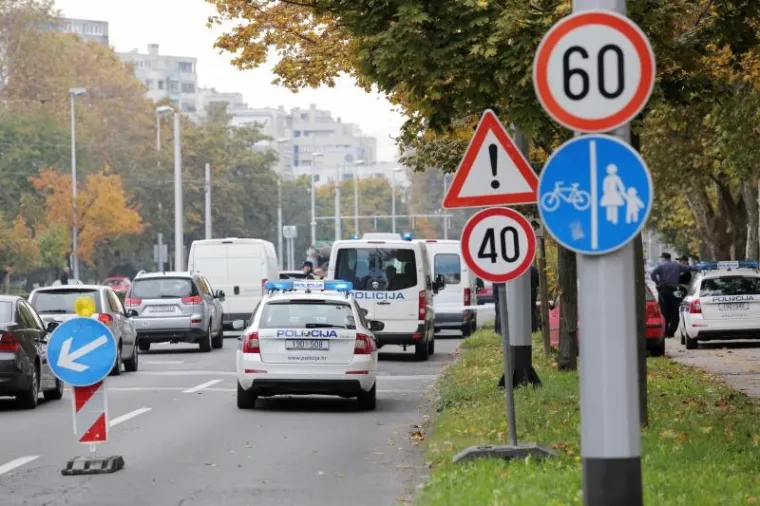 POLICIJA PRETRAŽUJE KOMBI NA VUKOVARSKOJ: Povezan s kriminalnim radnjama?