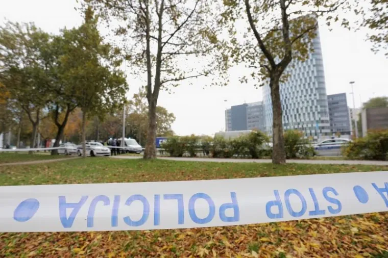 POLICIJA PRETRAŽUJE KOMBI NA VUKOVARSKOJ: Povezan s kriminalnim radnjama?