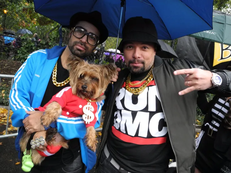 Batman, papa, lav, zatvorenik: ako za Halloween želite umaskirati i svoje psiće, evo vam nekoliko urnebesnih ideja