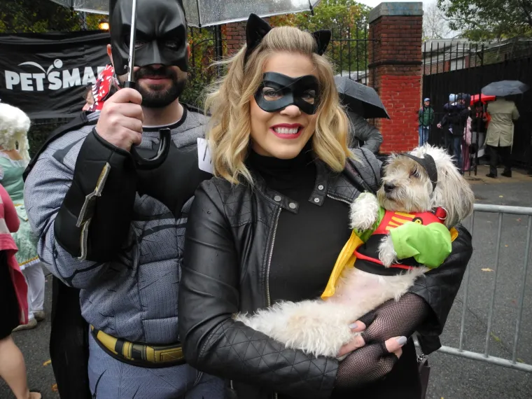 Batman, papa, lav, zatvorenik: ako za Halloween želite umaskirati i svoje psiće, evo vam nekoliko urnebesnih ideja