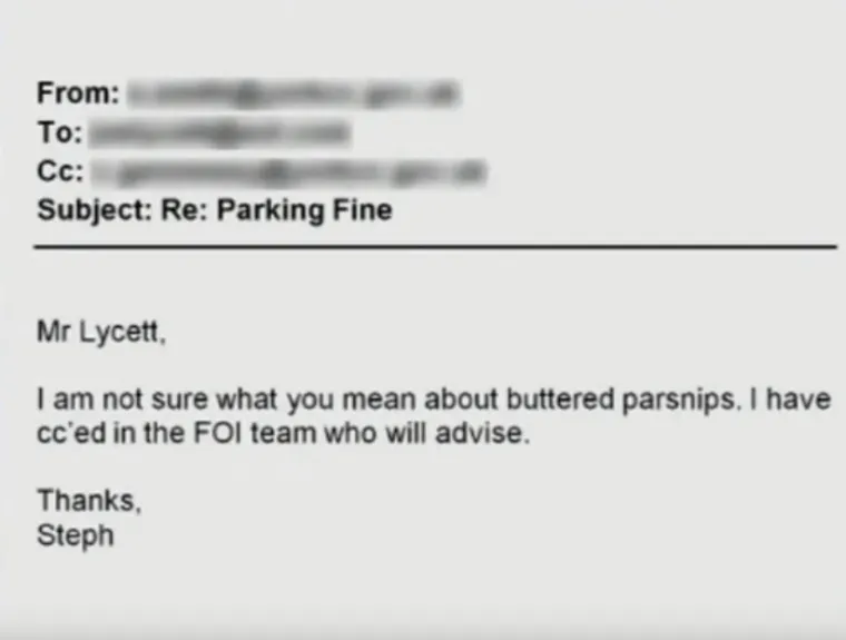 Službenik mu je udovoljio i dao adresu nadređenih.