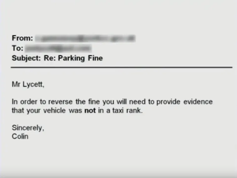 Izgleda da nadređenima nije dobro sjela njegova &scaron;ala pa su ga zatražili dokaz da NIJE bio nepropisno parkiran.