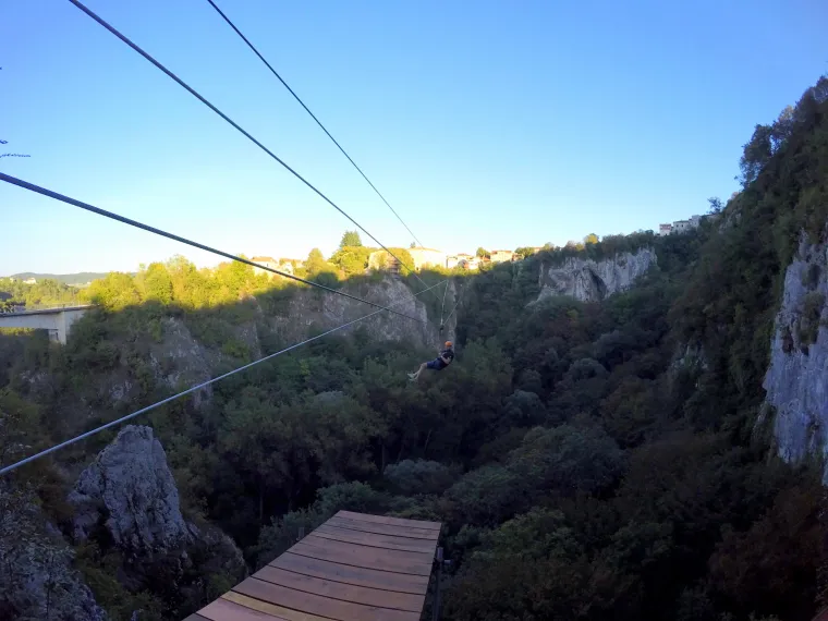 Prava ruta: zip lineom preko Pazinske jame
