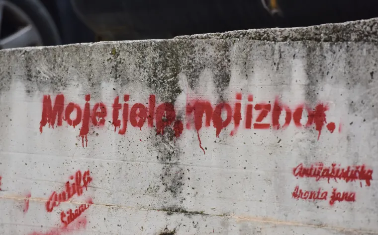 &Scaron;ibenik: Grafit na zidu ispred bolnice gdje vjernici mole protiv pobačaja