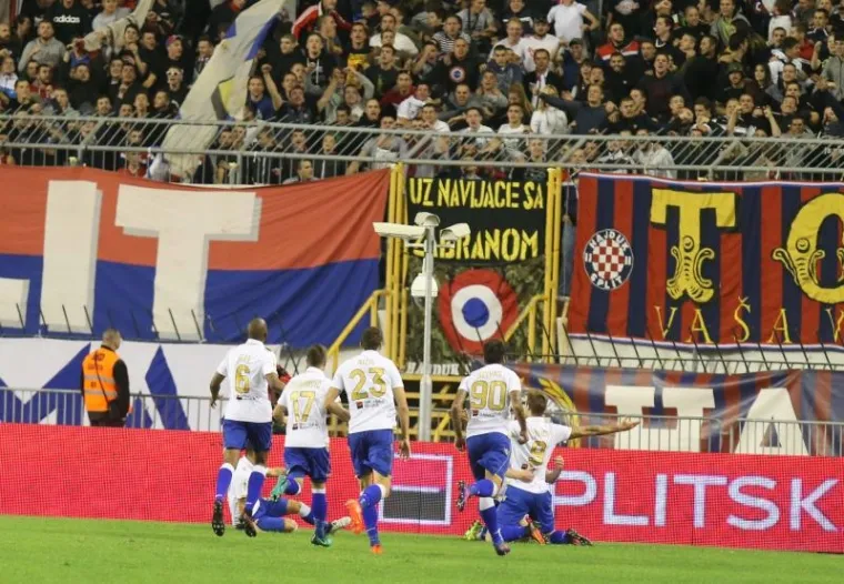SPEKTAKULARNA KOREOGRAFIJA: Torcida rođendansku feštu posvetila preminulom predsjedniku