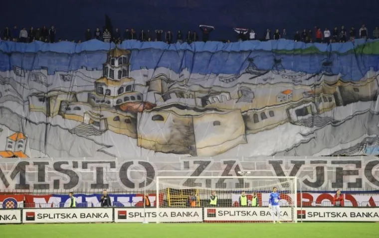 SPEKTAKULARNA KOREOGRAFIJA: Torcida rođendansku feštu posvetila preminulom predsjedniku