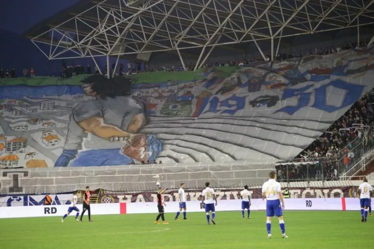 SPEKTAKULARNA KOREOGRAFIJA: Torcida rođendansku feštu posvetila preminulom predsjedniku