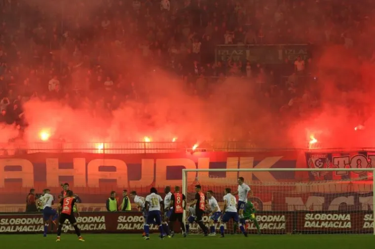SPEKTAKULARNA KOREOGRAFIJA: Torcida rođendansku fe&scaron;tu posvetila preminulom predsjedniku